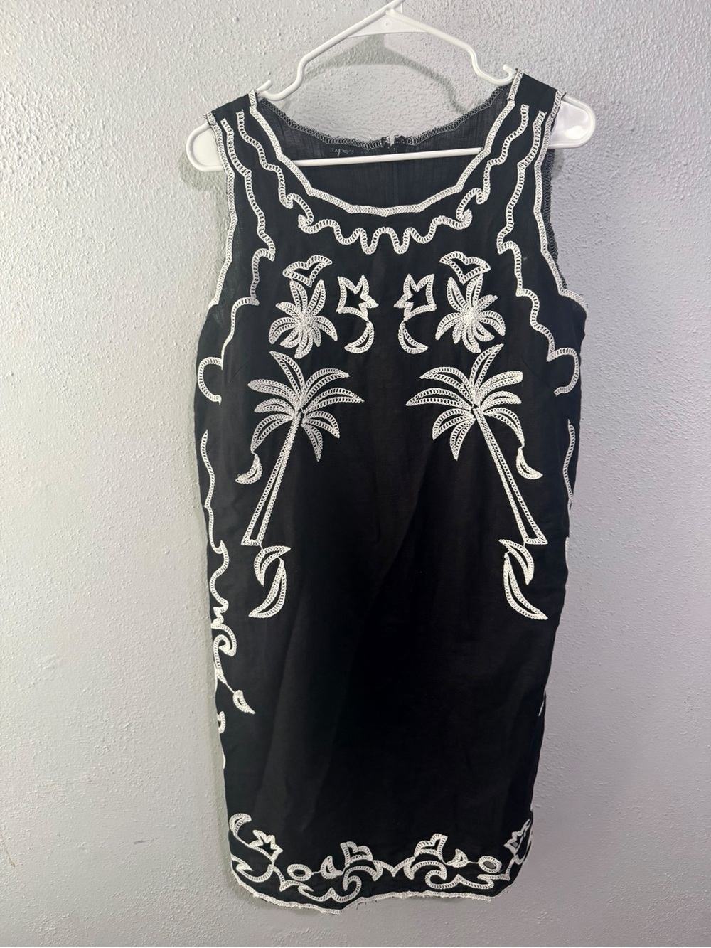 Talbots Black Sleeveless Embroidered Shift Dress with White Palm Size 6 Linen